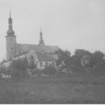 [stare zdjęcie] Widok na kościół i klasztor Franciszkanów w Radomsku