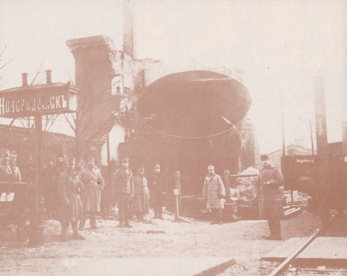 [stare zdjęcie] Zburzony dworzec kolejowy w 1914 roku