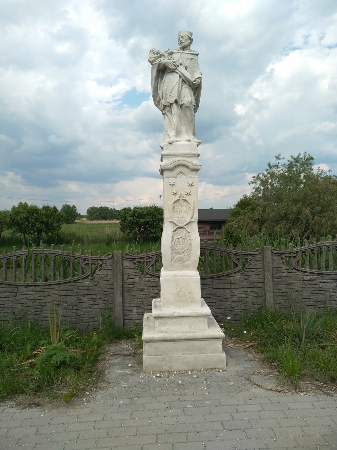Figura św. Jana Nepomucena w miejscowości Przerąb