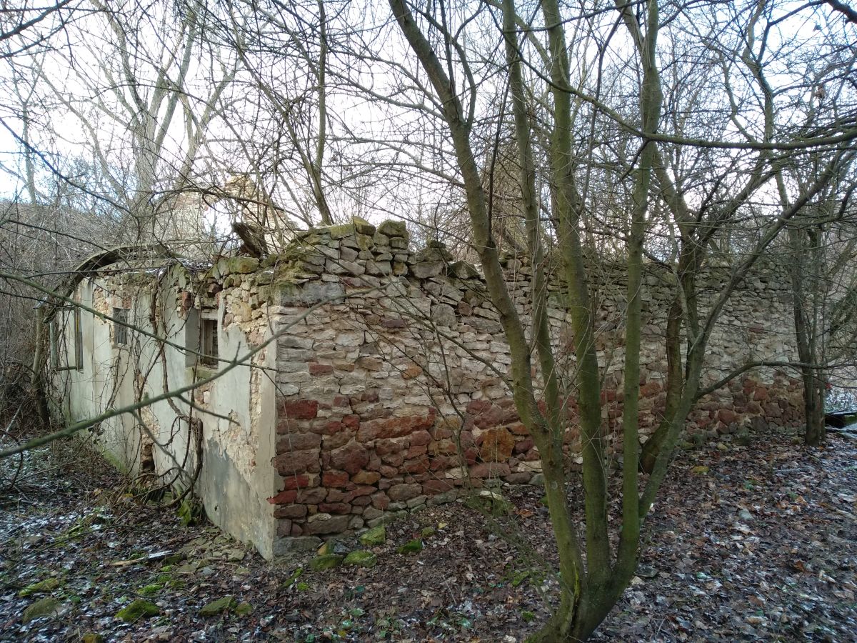 Poręba – opuszczone gospodarstwo niedaleko wsi Rączki