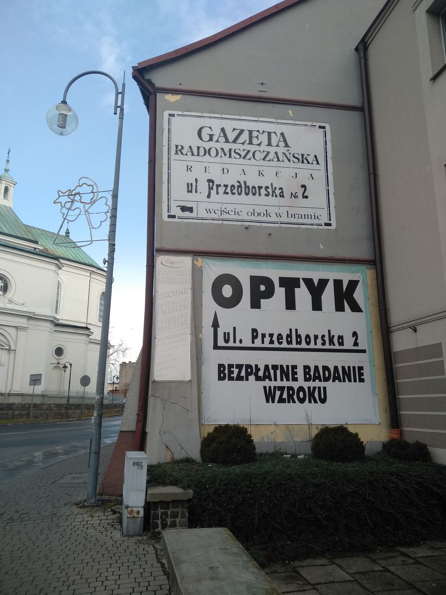 Reklama „Gazety Radomszczańskiej” na budynku przy ul. Przedborskiej