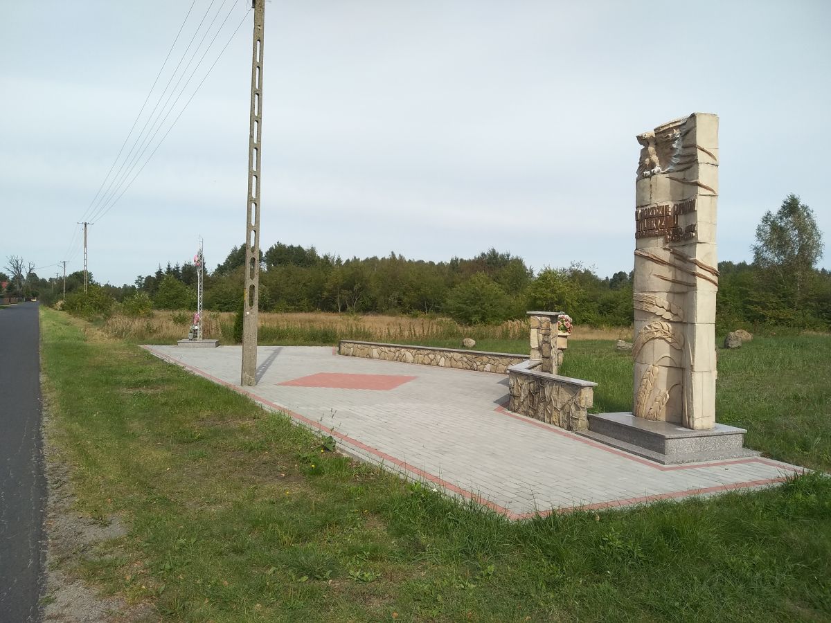Pomnik w Pieńkach Szczepockich
