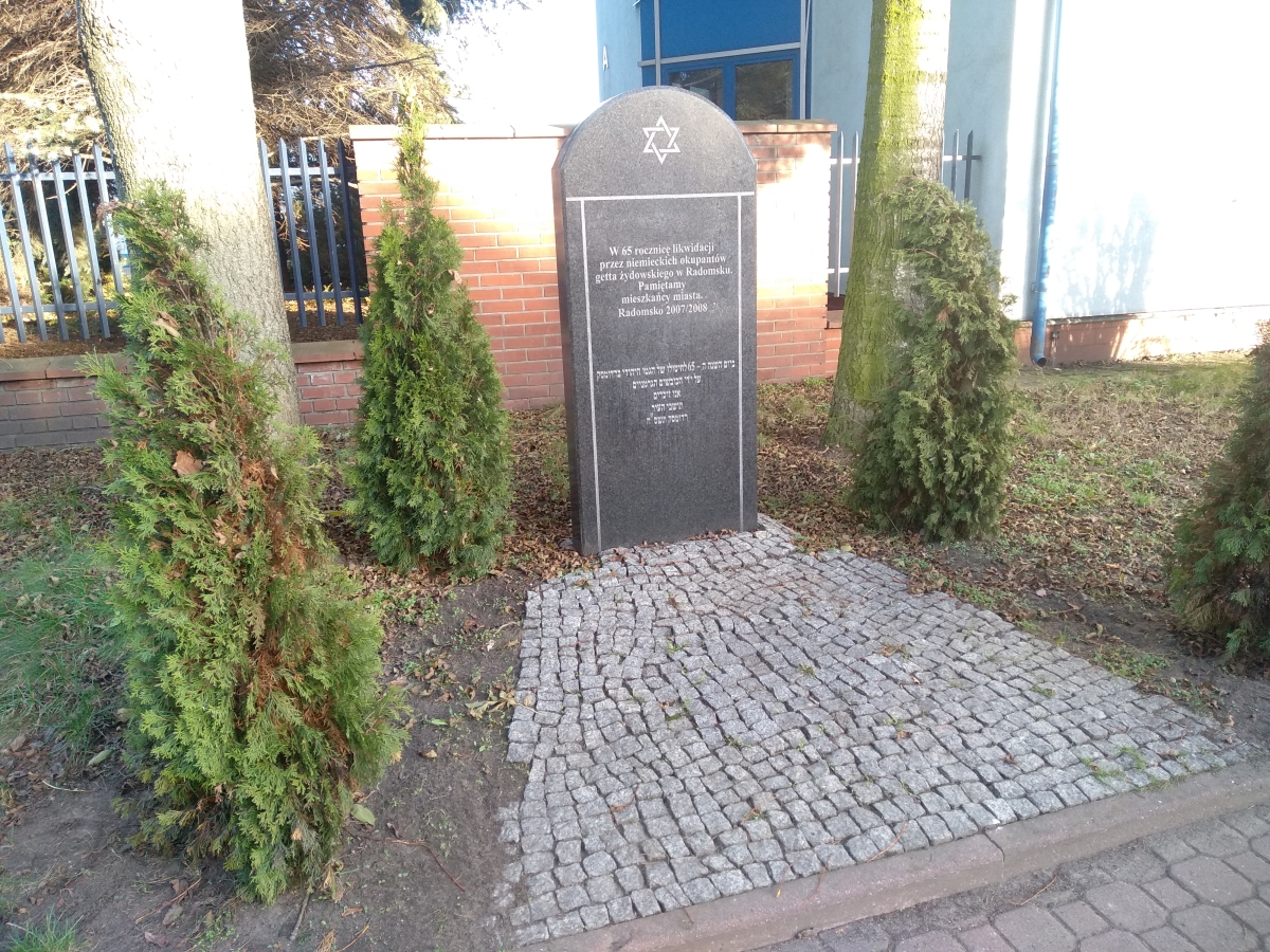 Pomnik – macewa na terenie dawnego getta żydowskiego w Radomsku