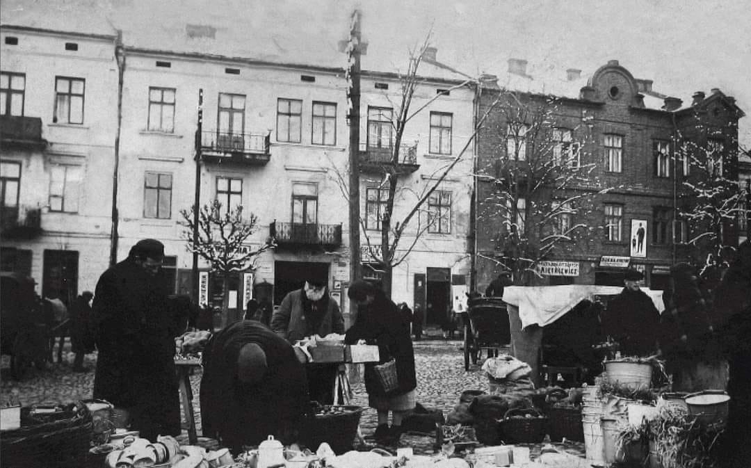 Stragany na rynku w Radomsku (stare zdjęcie)