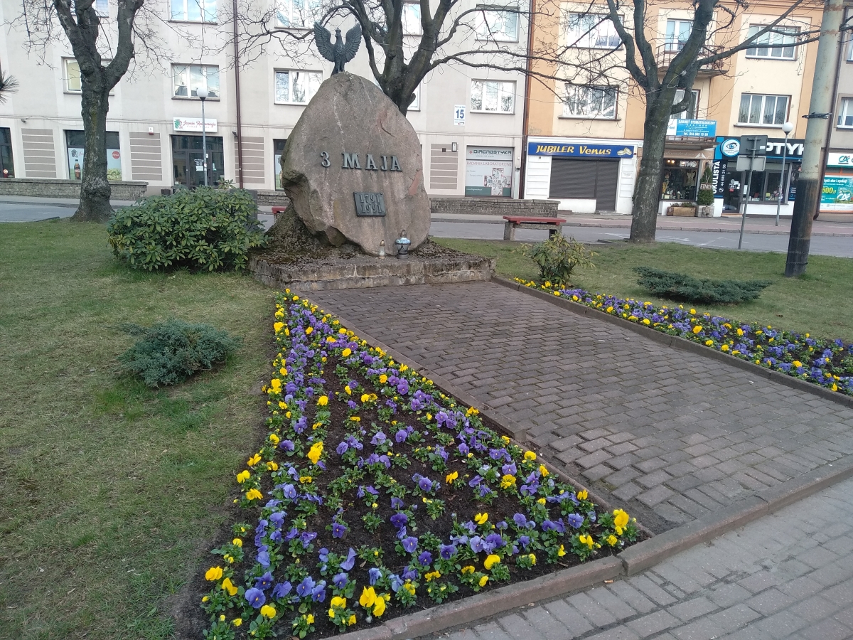 Radomsko. Obelisk upamiętniający 200 rocznicę uchwalenia Konstytucji 3 Maja
